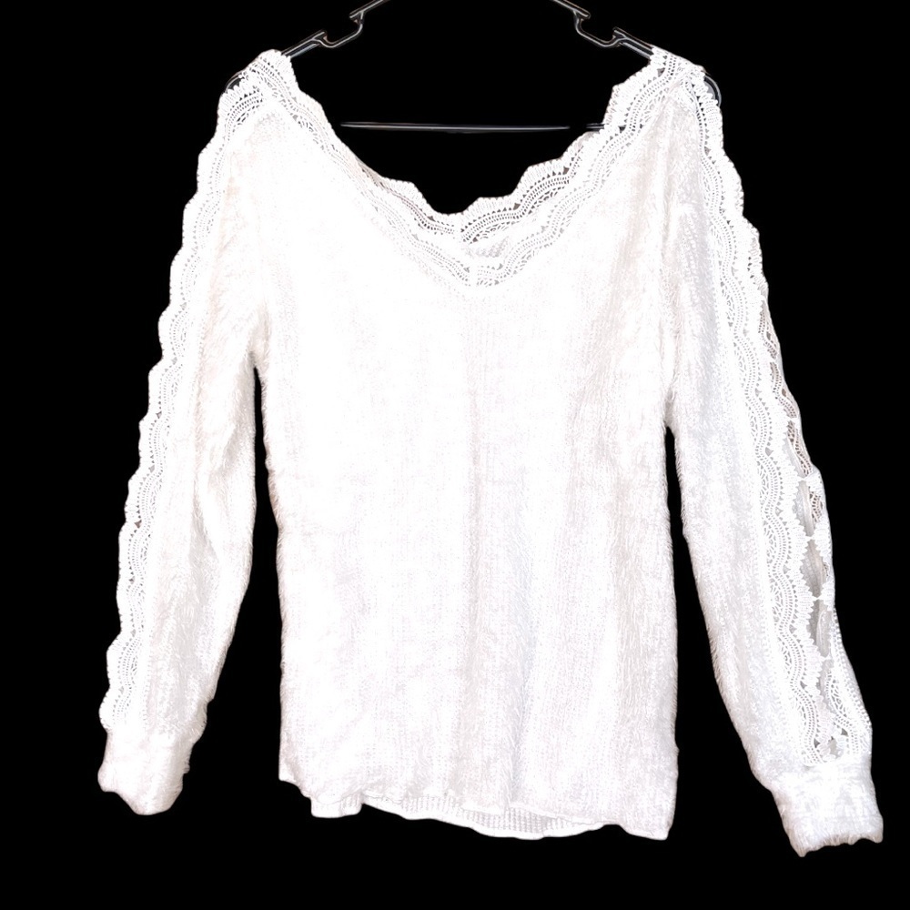 MEDIUM Snow White light sweater lace top